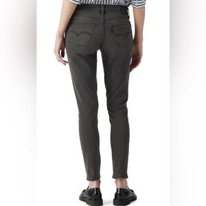 Levi’s Skinny 711 30” Inseam Mid Rise Dark Grey Wash Womens Size 28 Flawless